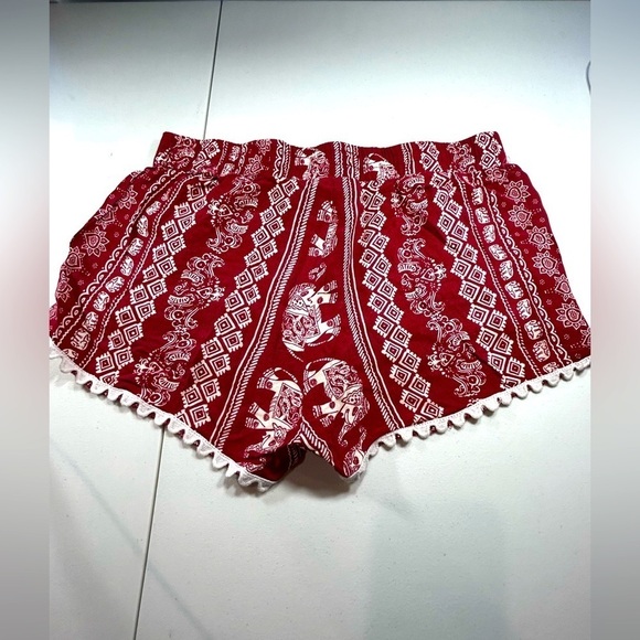 D15.4 Tribal Pom Pom Elephant red and cream shorts L - Picture 4 of 4
